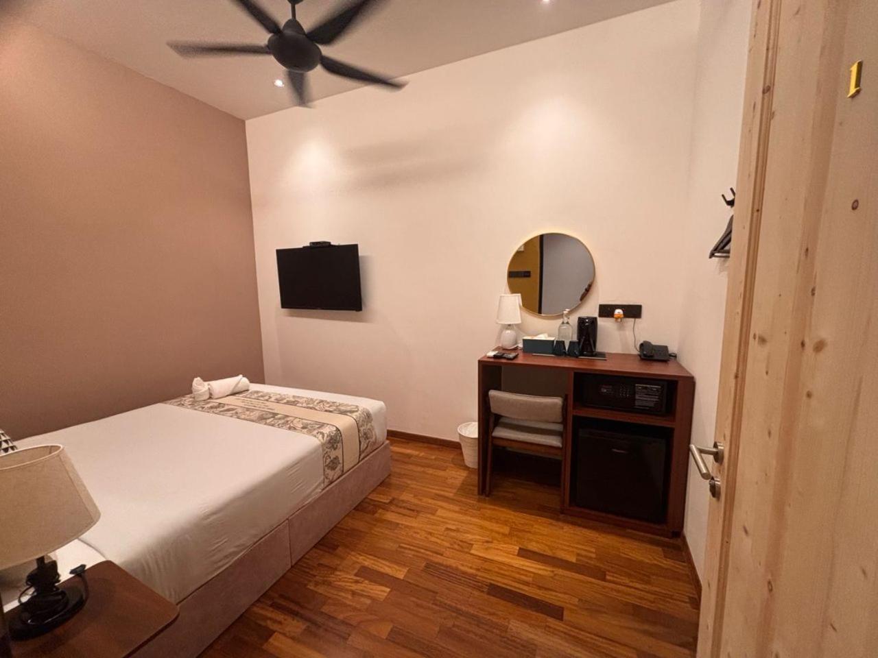Hotel Reunion Carnarvon George Town Esterno foto