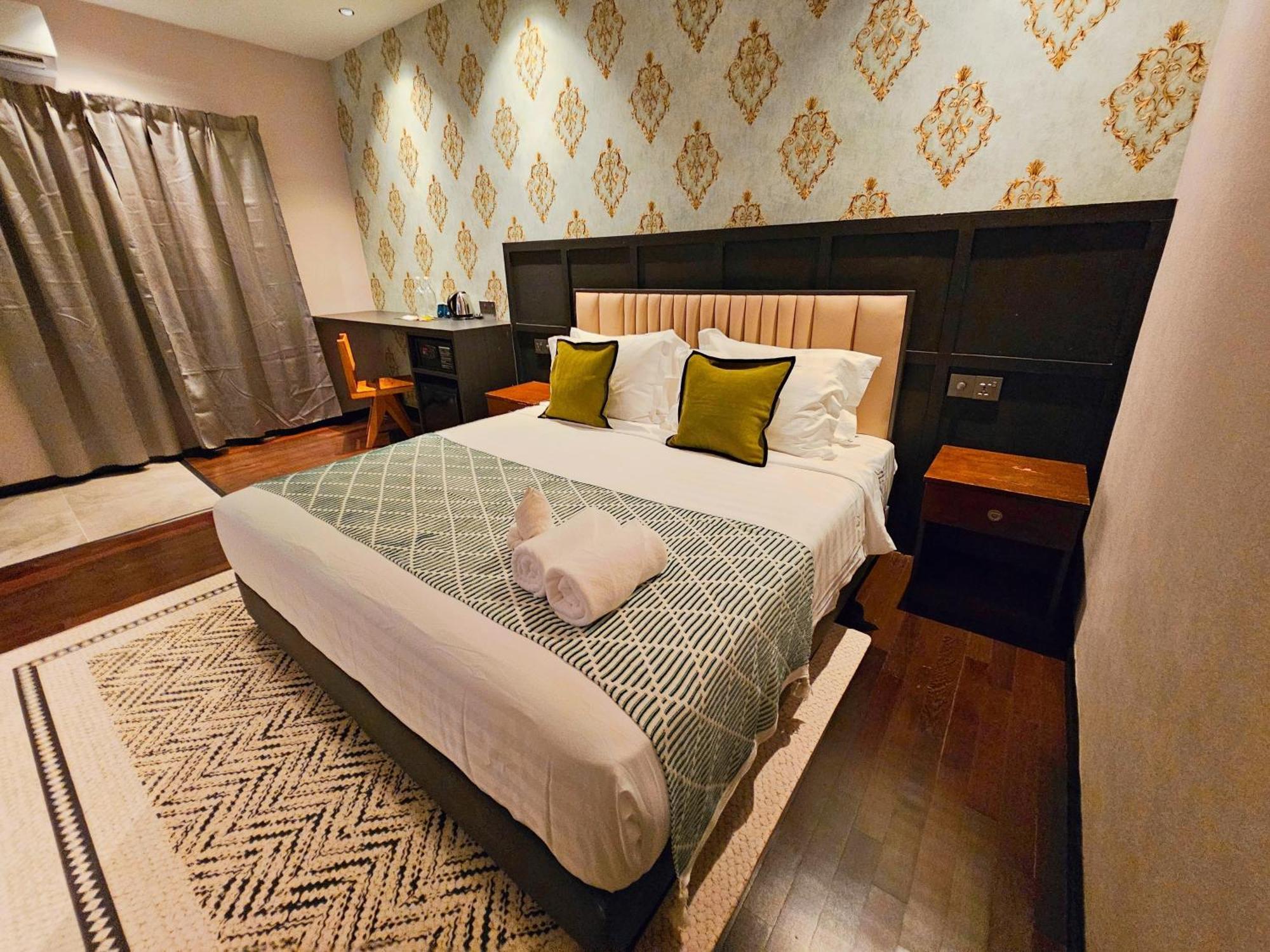 Hotel Reunion Carnarvon George Town Esterno foto
