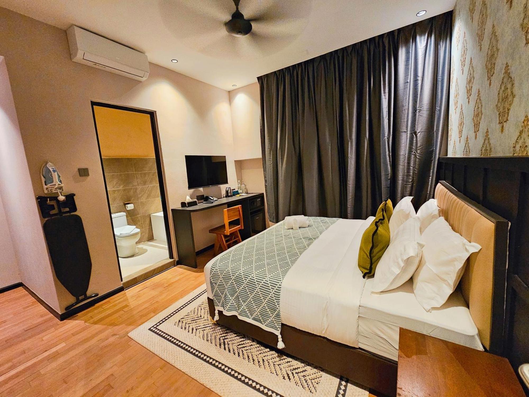 Hotel Reunion Carnarvon George Town Esterno foto