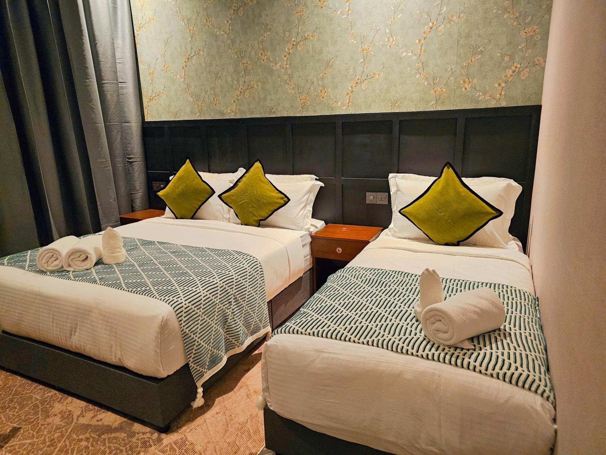 Hotel Reunion Carnarvon George Town Esterno foto