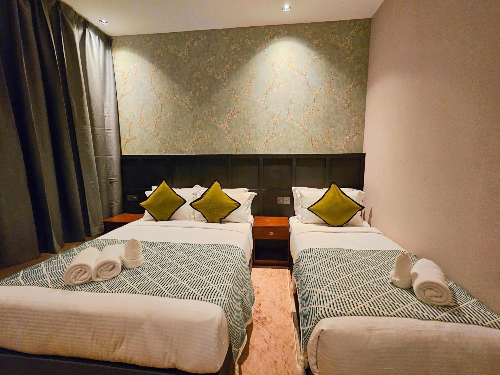 Hotel Reunion Carnarvon George Town Esterno foto
