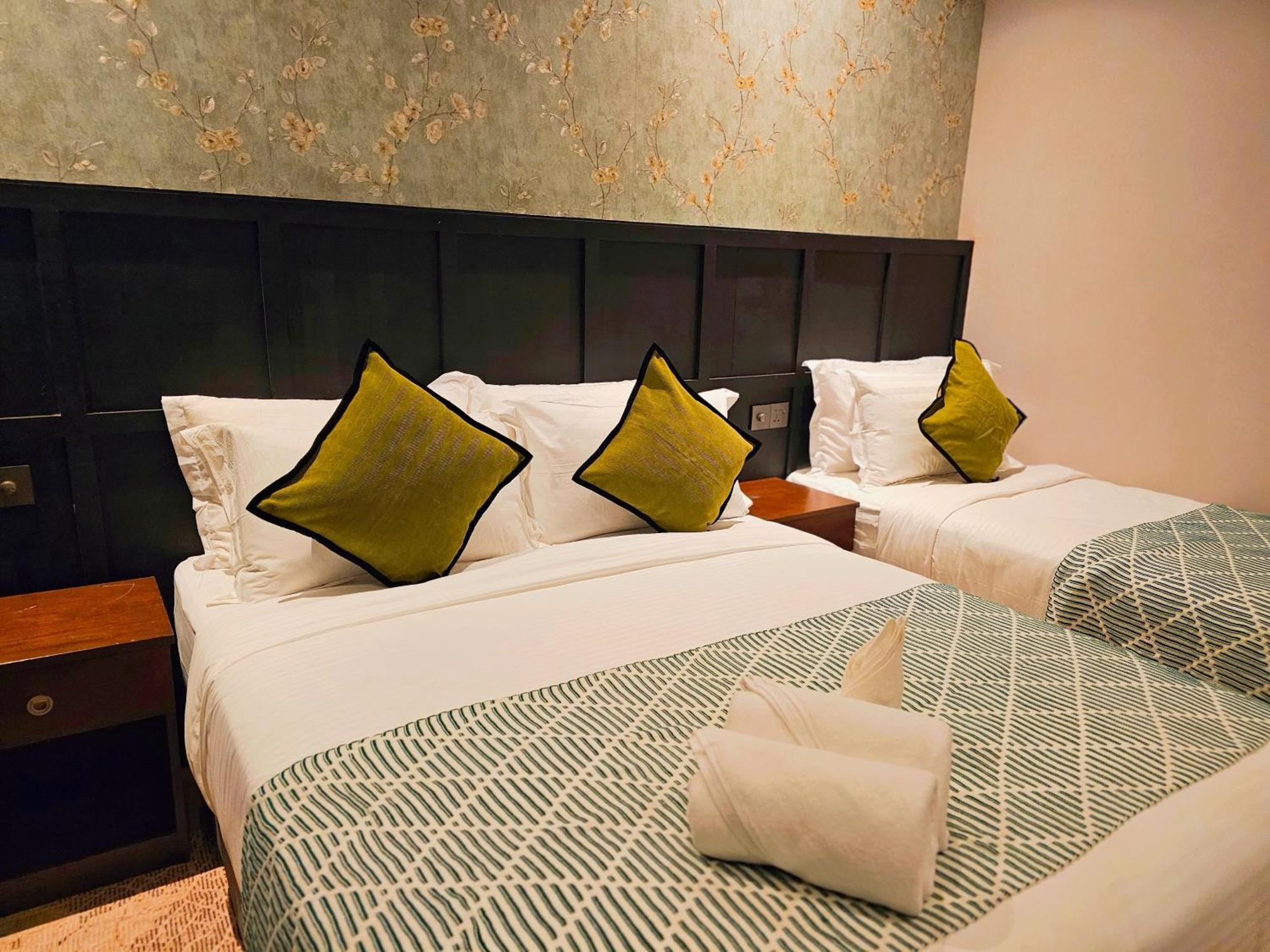 Hotel Reunion Carnarvon George Town Esterno foto