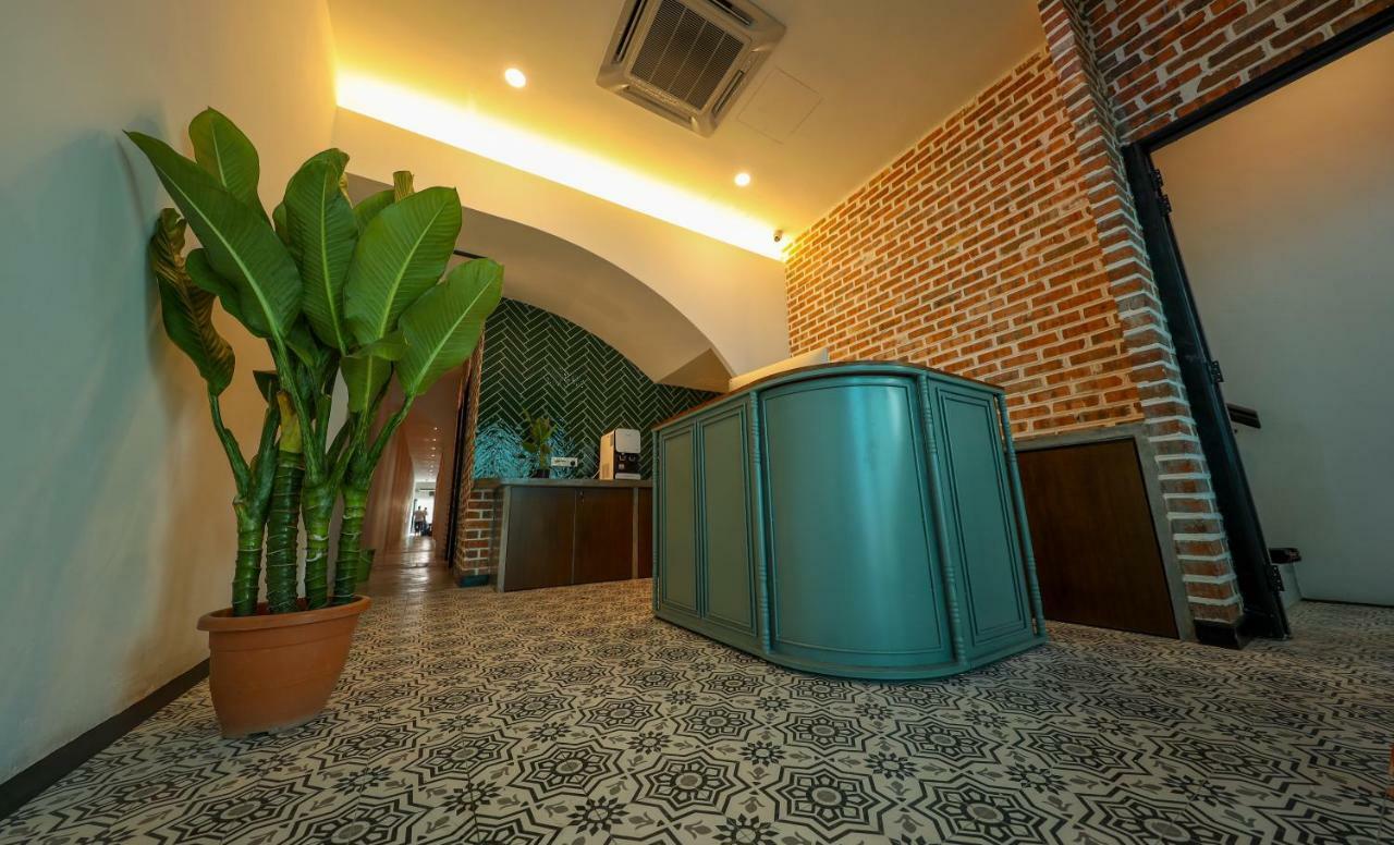 Hotel Reunion Carnarvon George Town Esterno foto