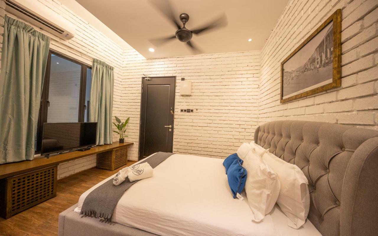 Hotel Reunion Carnarvon George Town Esterno foto