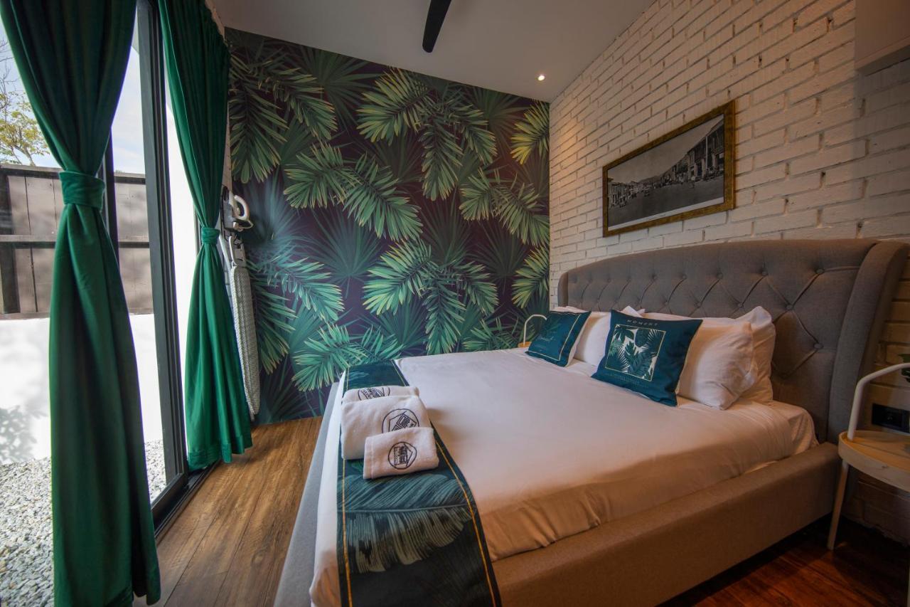 Hotel Reunion Carnarvon George Town Esterno foto