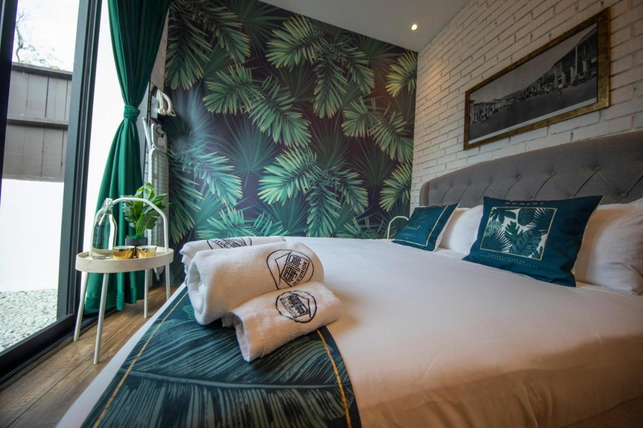 Hotel Reunion Carnarvon George Town Esterno foto